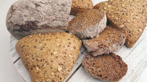 Brot auf einem Tisch