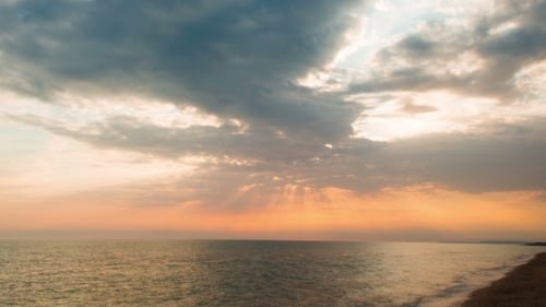 Coucher de soleil marin sur la mer