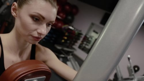 La fille a un simulateur