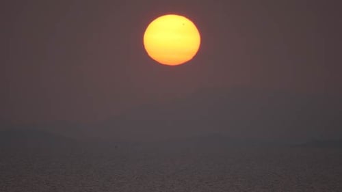 Brilliant Sunset Over the Ocean Horizon