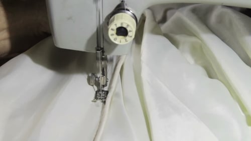 Nähmaschine bei der Arbeit