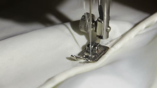 Máquina de coser en el trabajo