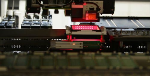 Machine automatique de sélection et de placement pour l'assemblage de circuits imprimés avec SMT