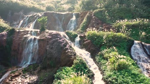 Cachoeira dourada em Jiufen, Taiwan.