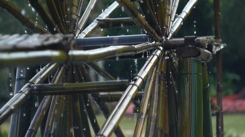Bambus-Wassermühle