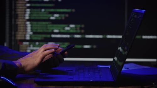 O hacker invade o sistema de segurança