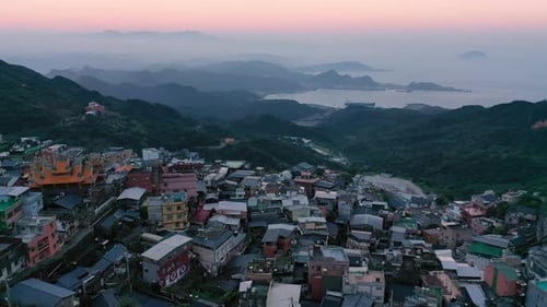 Jiufen, também escrito Jioufen ou Chiufen.