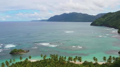 4k 30fps A Virgin Beach With A Boat In The Beach In The Caribbean In The Paradise 10