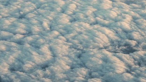 Avion Vol De Nuages Ensoleillés Couvrant Paysage