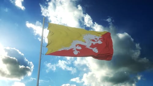Drapeau du Bhoutan agitant au vent contre le beau ciel bleu