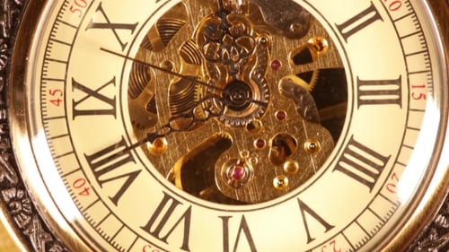Vintage-Uhren auf der Karte. Alte Weltkarte 1565.
