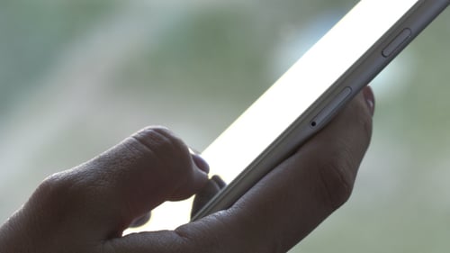 Hand Scrolls on a Smartphone Indoors