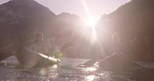 Remo en kayak a cámara lenta