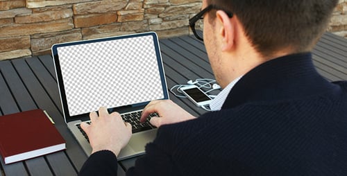 Digitando em um laptop