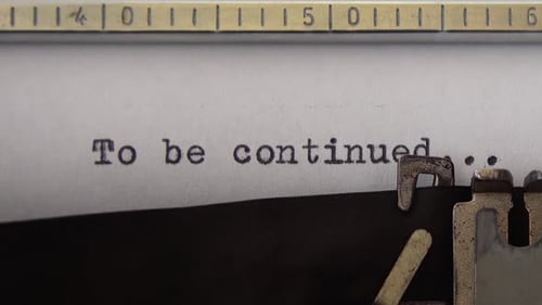 Phrase de saisie À suivre sur une machine à écrire rétro. Gros plan.