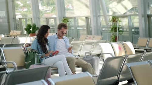 Killing the Time with Smartphone When Waiting at the Station