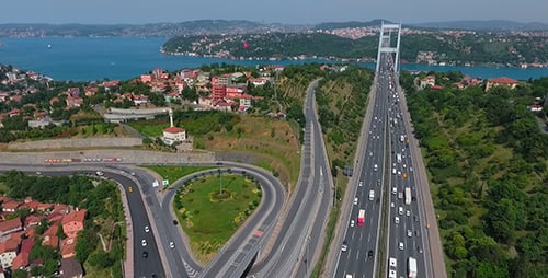 Brücke über den Verkehr