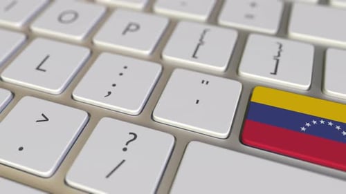 Key with Flag of Venezuela Switches To Key with Flag of the USA