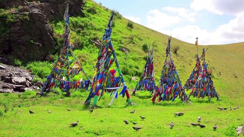 Shaman Adak devant un rocher, Mongolie 2