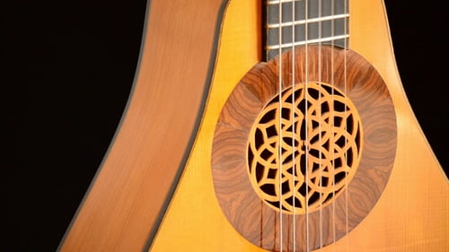 Classic Guitar Pear Gyrating