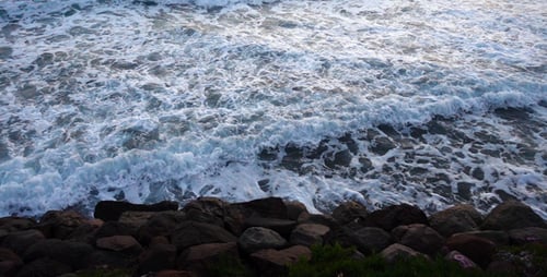 Las olas del mar y las rocas 6