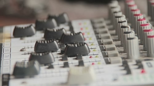 Arbeiten mit der Sound-Mischkonsole