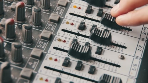 Arbeiten mit der Sound-Mischkonsole