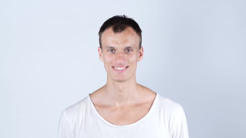 Lächelnder junger Mann, Porträt