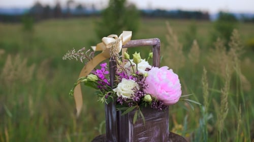 Composición de flores en caja