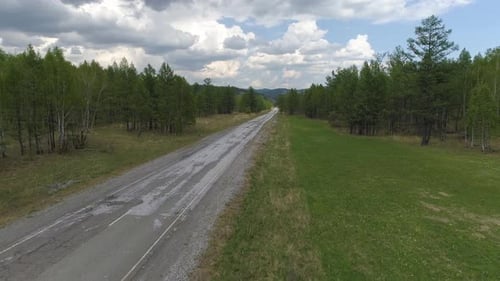 Straße im Sibirischen Wald