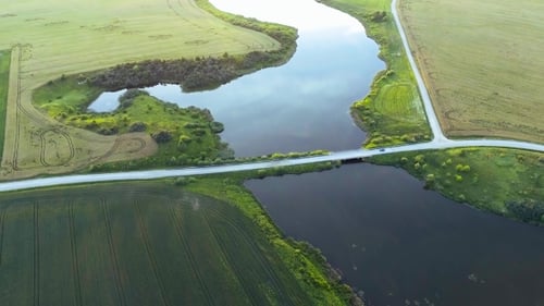 Wunderschöne Flusslandschaft. Luftbild