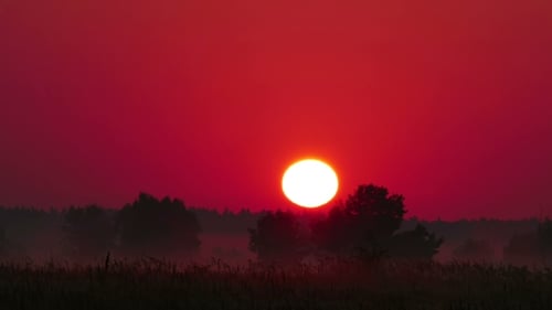 Farbe Sonnenaufgang über dem Fluss