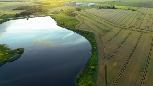Wunderschöne Flusslandschaft. Luftbild