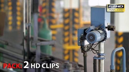 Automatisation industrielle avec machines d'assemblage en mouvement - Pack de 2 clips avec Audio