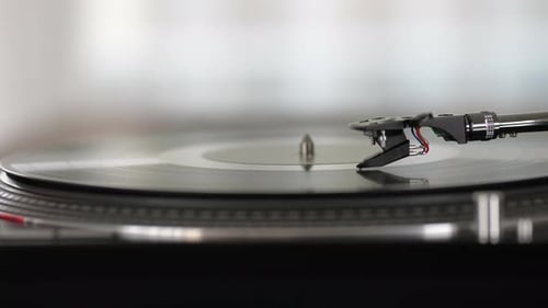 Plattenspieler mit rotierendem Vinyl 08