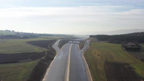 Luftaufnahme von Straßen und Landschaft