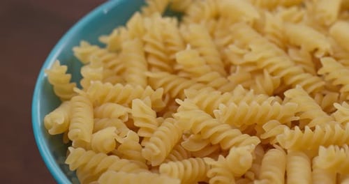 Stapel Fusilli aus nächster Nähe