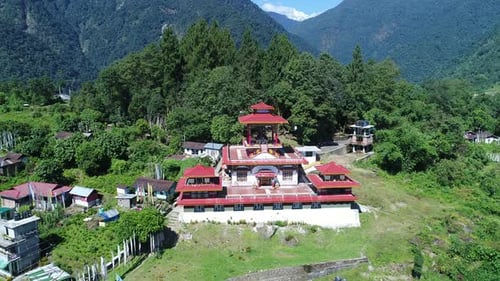 Yuksom Dorf im indischen Bundesstaat Sikkim vom Himmel aus gesehen