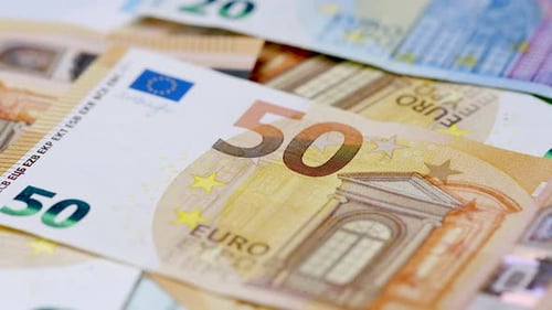 Makroaufnahme eines Fünfzig-Euro-Scheins