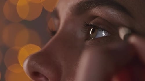 Doing Glowing Eye Makeup