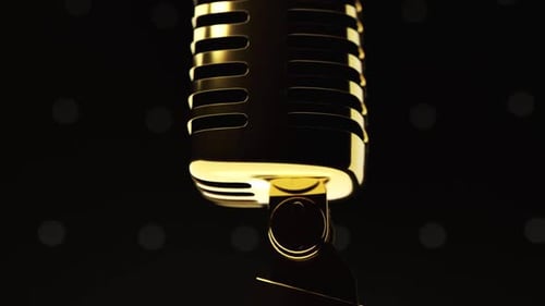 Die Kamera dreht sich um ein goldenes Retro-Mikrofon