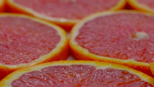 Isolierte Grapefruitstücke