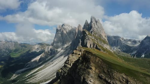 Sommets de Seceda et Furchetta dans le Trentin-Haut-Adige, Dolomites, Alpes, Tyrol du Sud, Italie, Europe