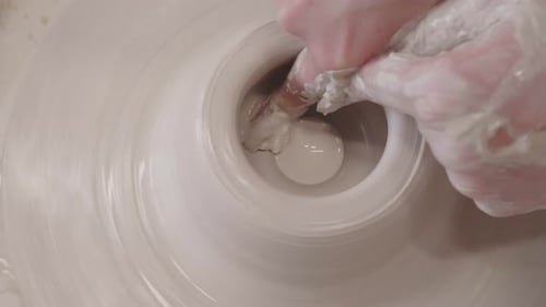 Potter travaillant sur Potter Wheel