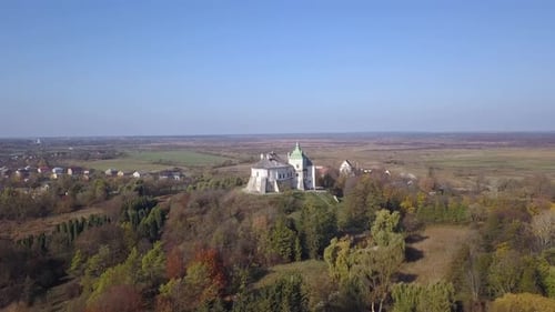 Vue aérienne du château d'Oleskiy, situé dans l'oblast de Lviv, en Ukraine
