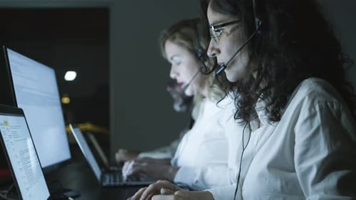 Male and Female Teleworkers in Dark Office
