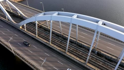 Stadtverkehr auf der Industriebrücke