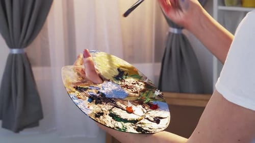 Kunstprozess Erstellen von Kunstwerken Maler-Handpalette