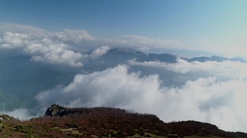 Sobre las nubes