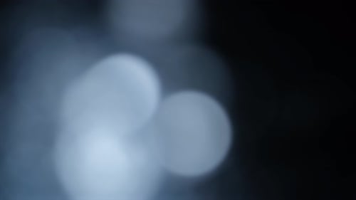 Fondo azul, borroso, luces bokeh. Destellos abstractos.